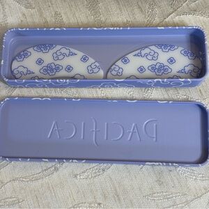 Pacifica Reusable Undereye Mask set with a cloud pattern‎ in closed tin.